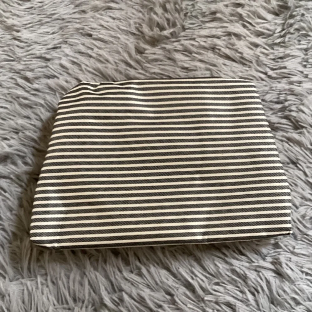 Unbranded foldable insulated